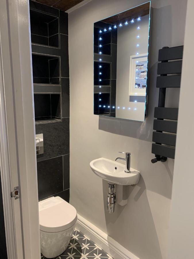 Min-Y-Fford Sleeps 6 Plus Pet Newport  Exteriér fotografie