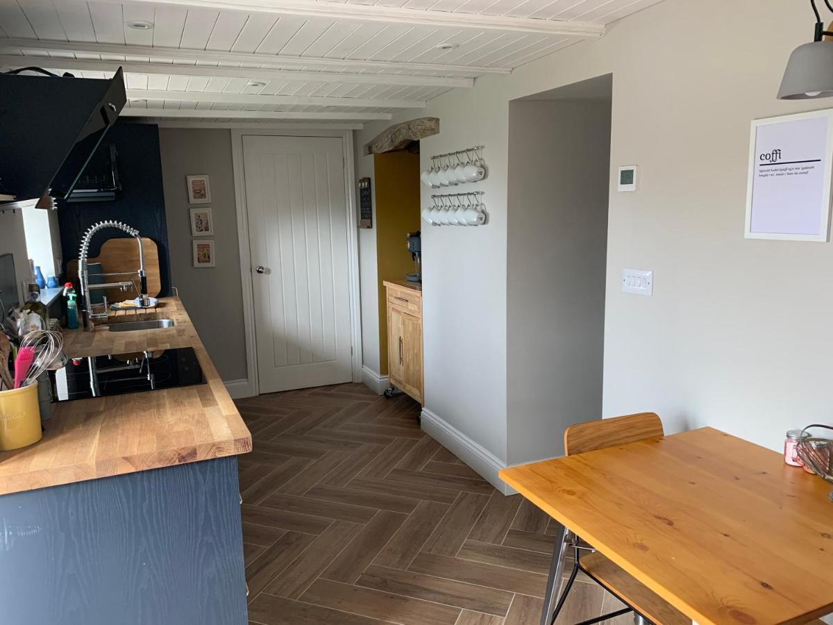 Min-Y-Fford Sleeps 6 Plus Pet Newport  Exteriér fotografie